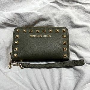 Michael Kors olive wristlet